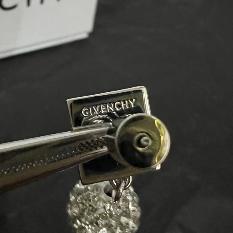 GIVENCHY